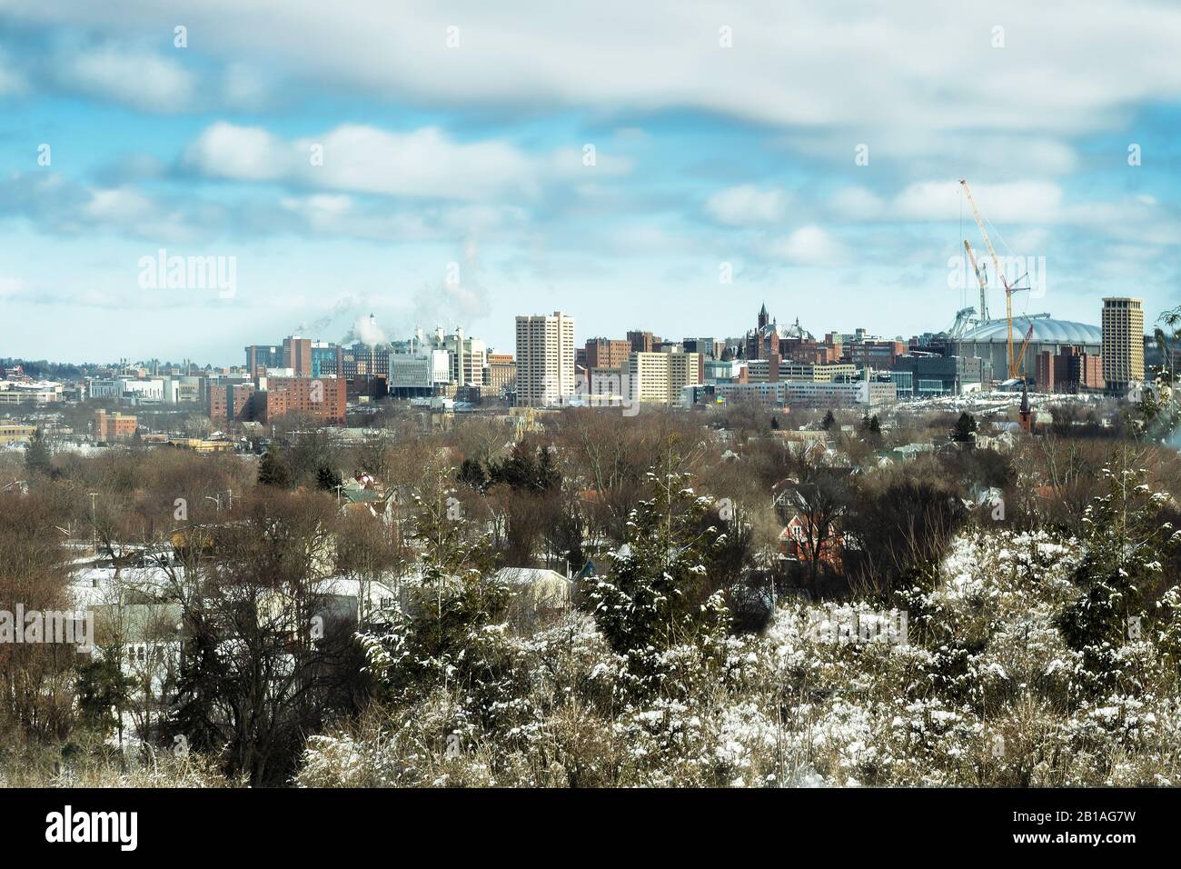 Syracuse, New York, États-Unis. 20 Février 2020. Vue à distance de la ville de Syracuse, New York, dans le comté d'Onondaga, lors d'une belle journée d'hiver Banque D'Images