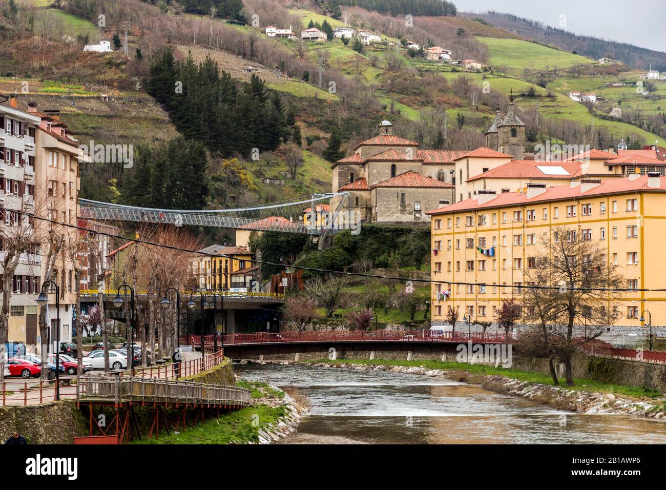 Cangas Del Narcea, Espagne. Vue sur les rues et les maisons de cette ville traditionnelle des Asturies Banque D'Images