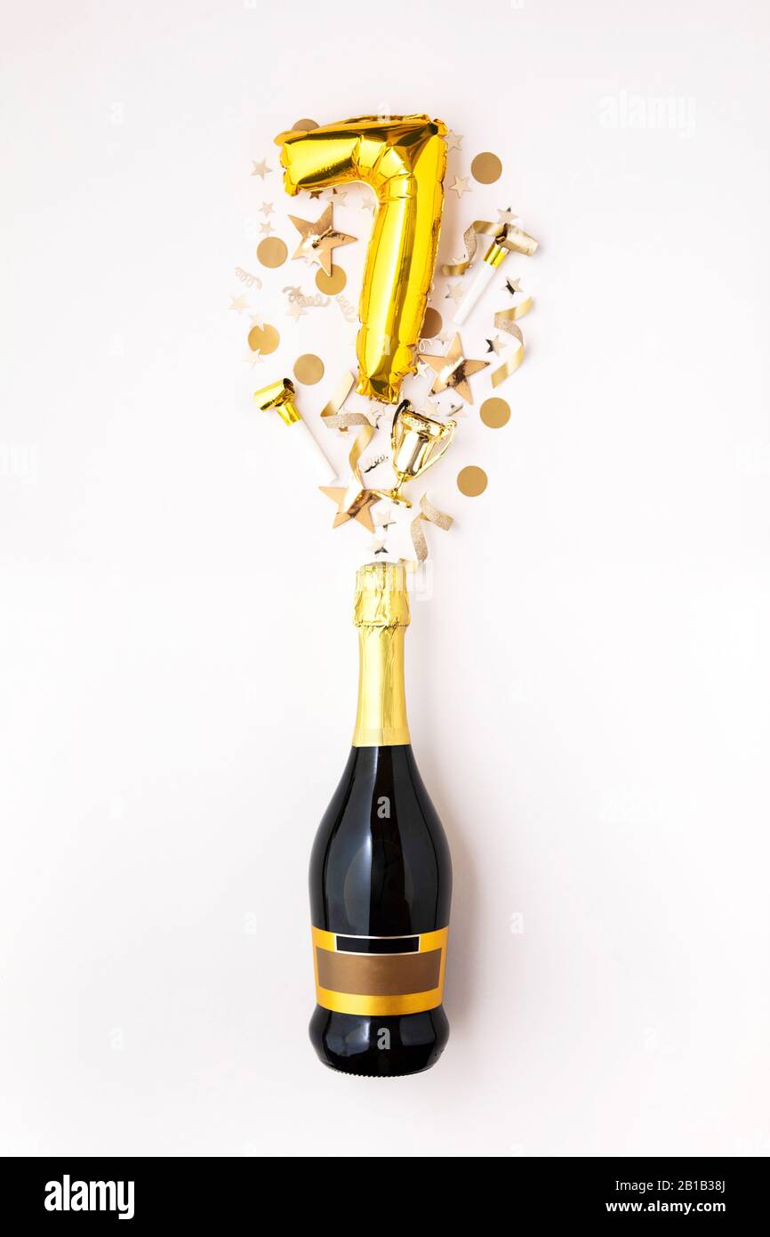 Joyeux anniversaire 7. Bouteille de champagne avec de l
