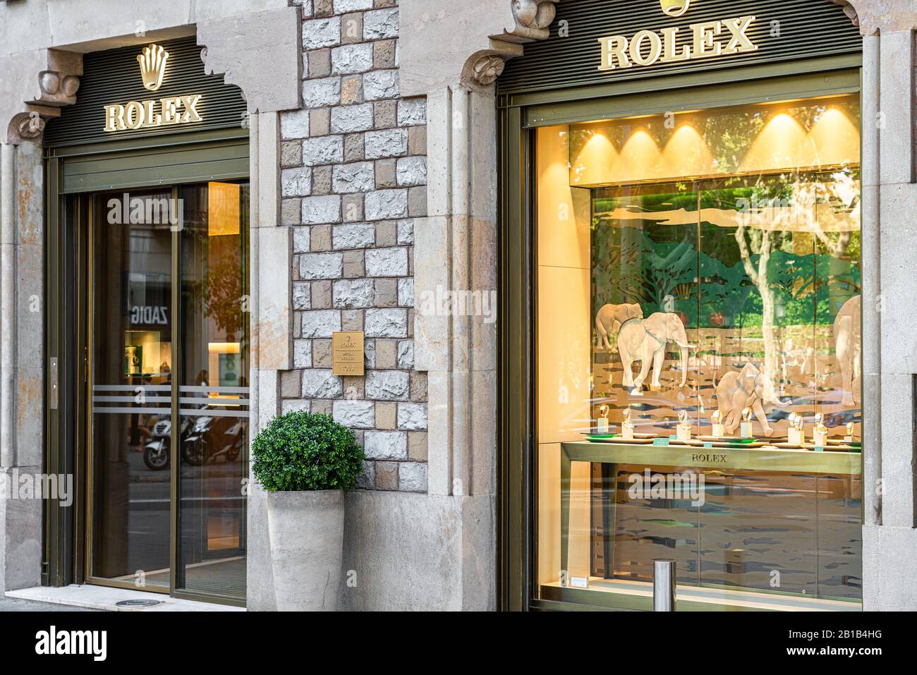 Barcelone, ESPAGNE - 03 JUIN 2019 : fondée en 1905 Rolex sa et sa filiale  Montres Tudor sa design, fabrication, distribution et service wellwatche  Photo Stock - Alamy