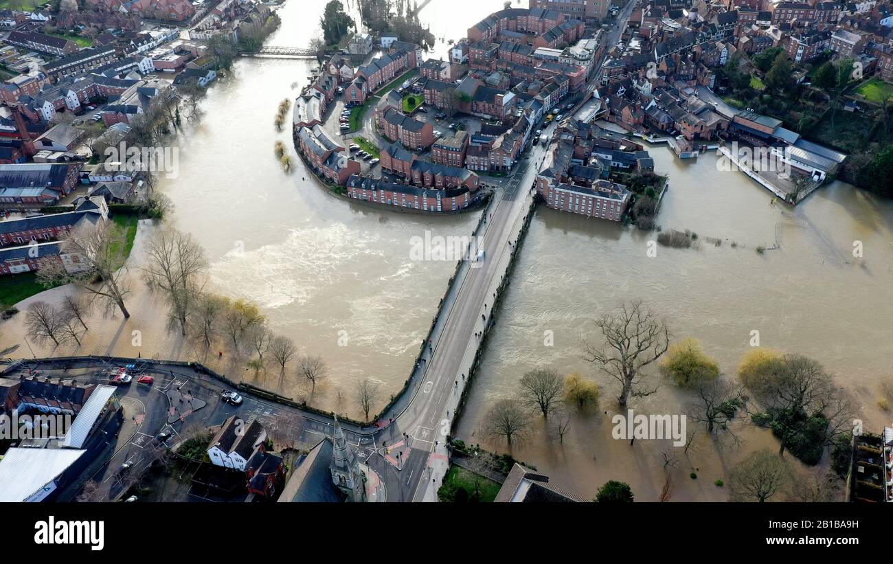 Shrewsbury, Shropshire, Royaume-Uni. 25 février 2020. Shrewsbury 25 février 2020 Rivière Severn en inondation par le pont anglais à Shrewsbury Shropshire crédit: SAM Bagnall Banque D'Images