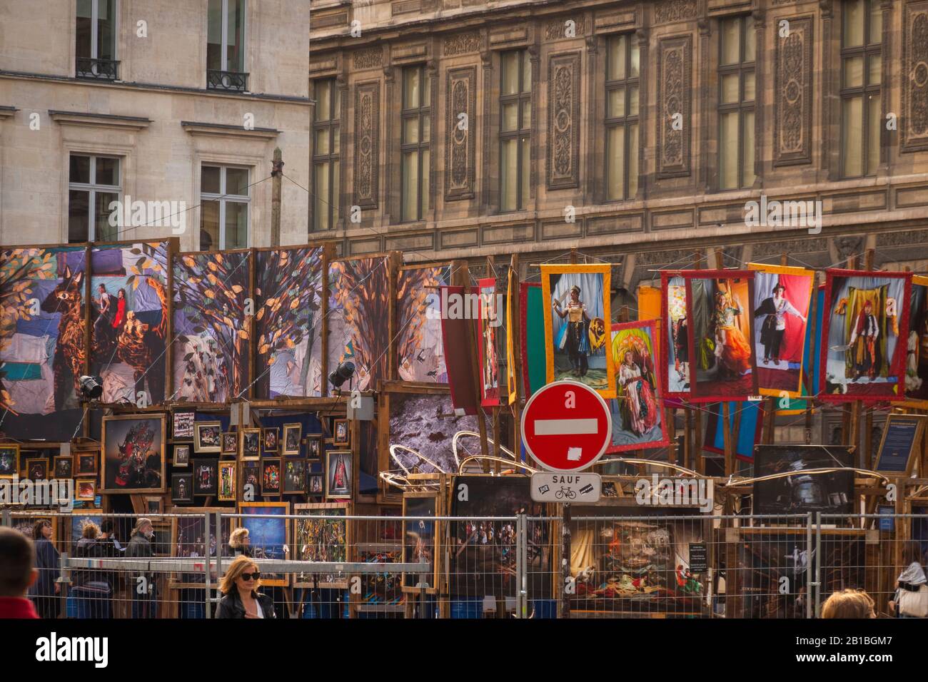 Exposition de photos sur place Colette Square Paris France Banque D'Images