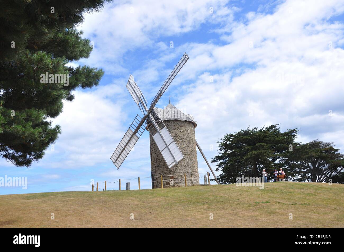 Moulin à vent à la campagne, France. L'habitat de Miller pour la fabrication de farine Banque D'Images
