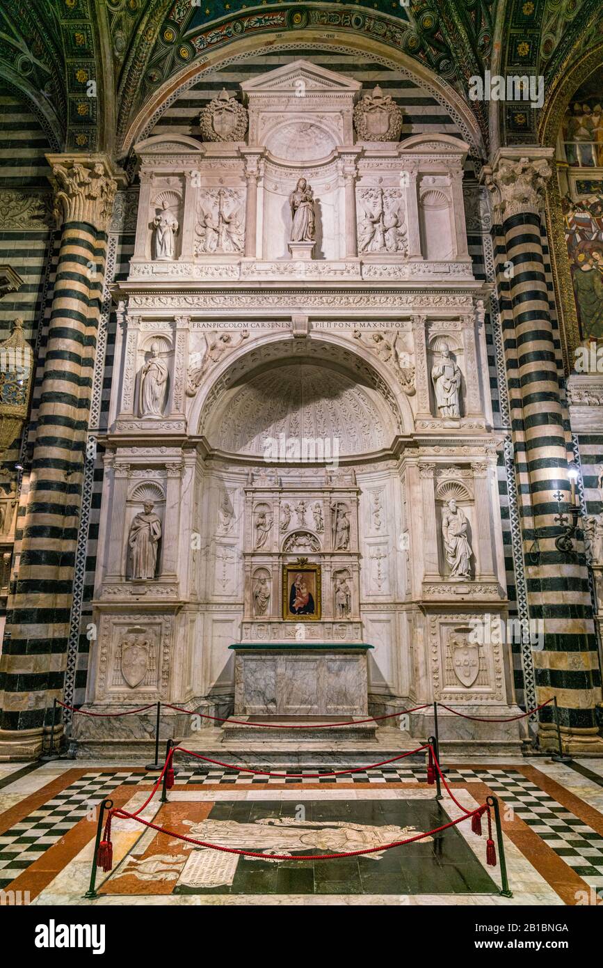 Autel de Piccolomini dans le Duomo de Sienne, Toscane, Italie. Banque D'Images