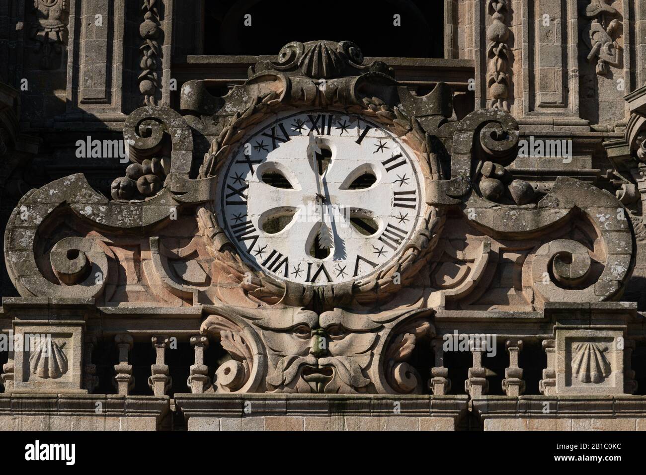 Horloge ancienne sur la tour Berenguela de la cathédrale de Saint-Jacques-de-Compostelle Banque D'Images