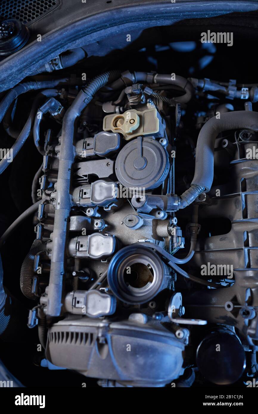 Image d'arrière-plan du moteur de voiture dans l'atelier de réparation automatique, espace de copie Banque D'Images