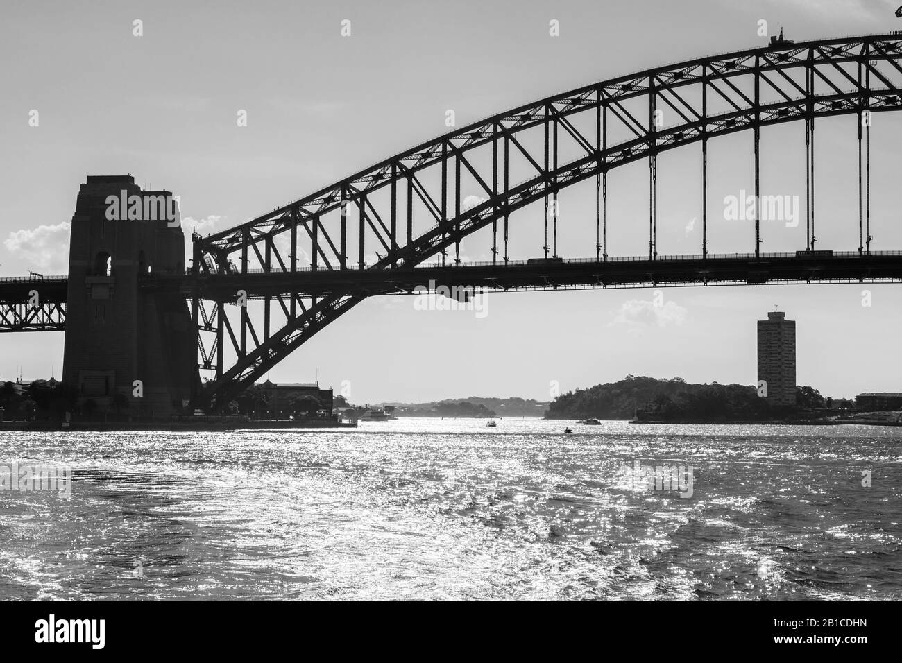 Vue sur Harbour Bridge en contre-jour dans un après-midi ensoleillé, Sydney Banque D'Images