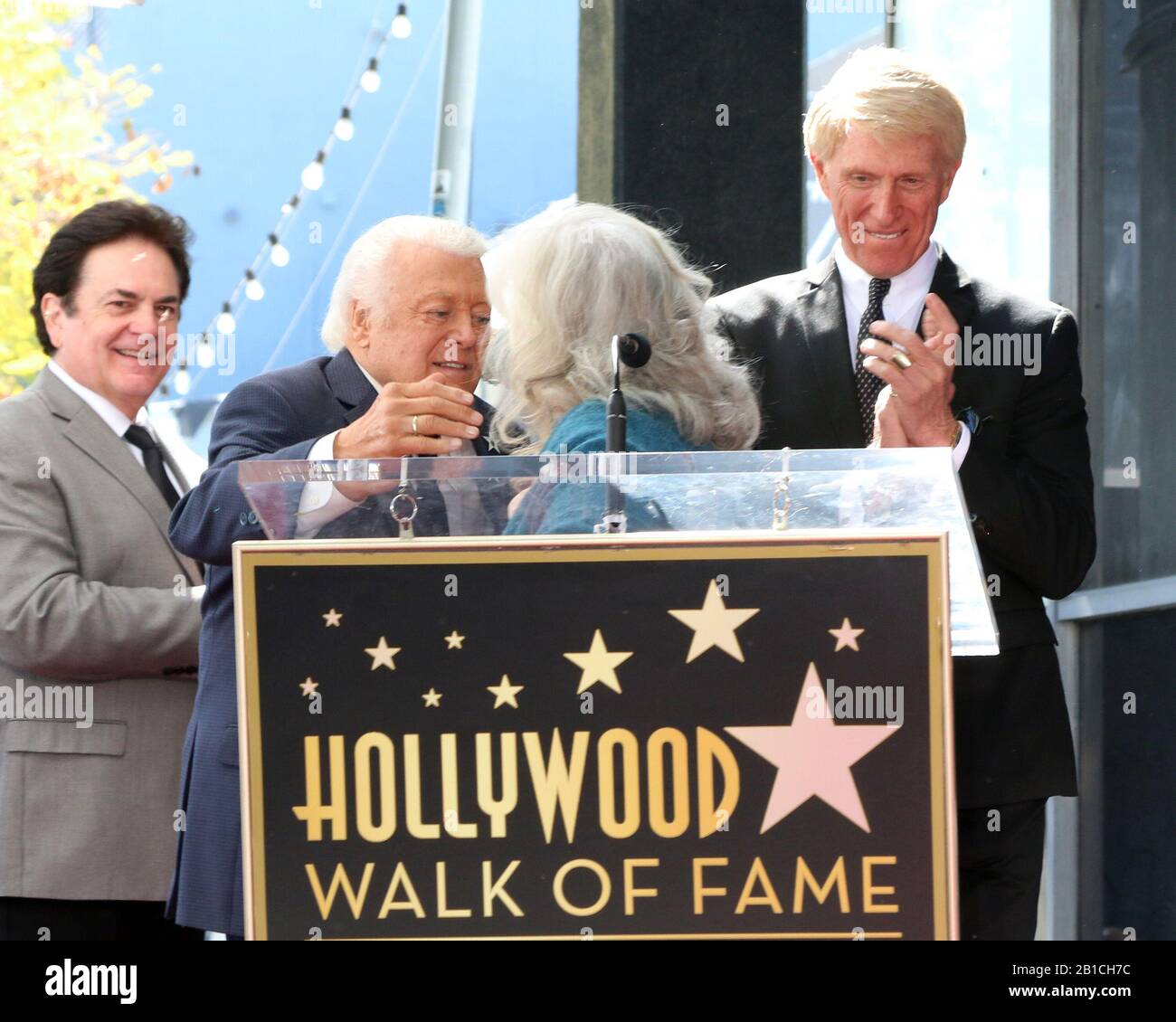 24 février 2020, Los Angeles, CA, USA: Los ANGELES - 24 FÉVR.: Tony Butala, Connie Stevens à la cérémonie du Lettermen Star sur le Hollywood Walk of Fame le 24 février 2019 à Los Angeles, CA (Credit image: © Kay Blake/ZUMA Wire) Banque D'Images