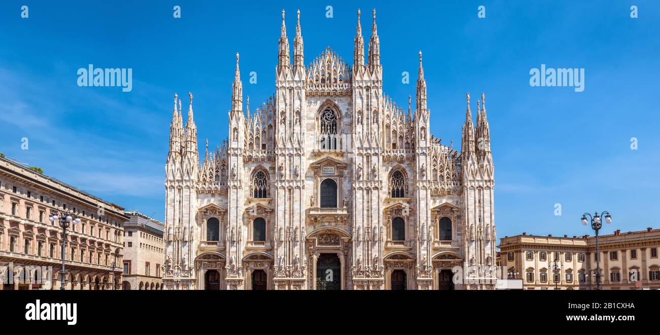Cathédrale de Milan ou Duomo di Milano, Italie. C'est une attraction touristique de Milan. Vue panoramique sur le vieux monument de Milan en été. Gothique Orné Banque D'Images