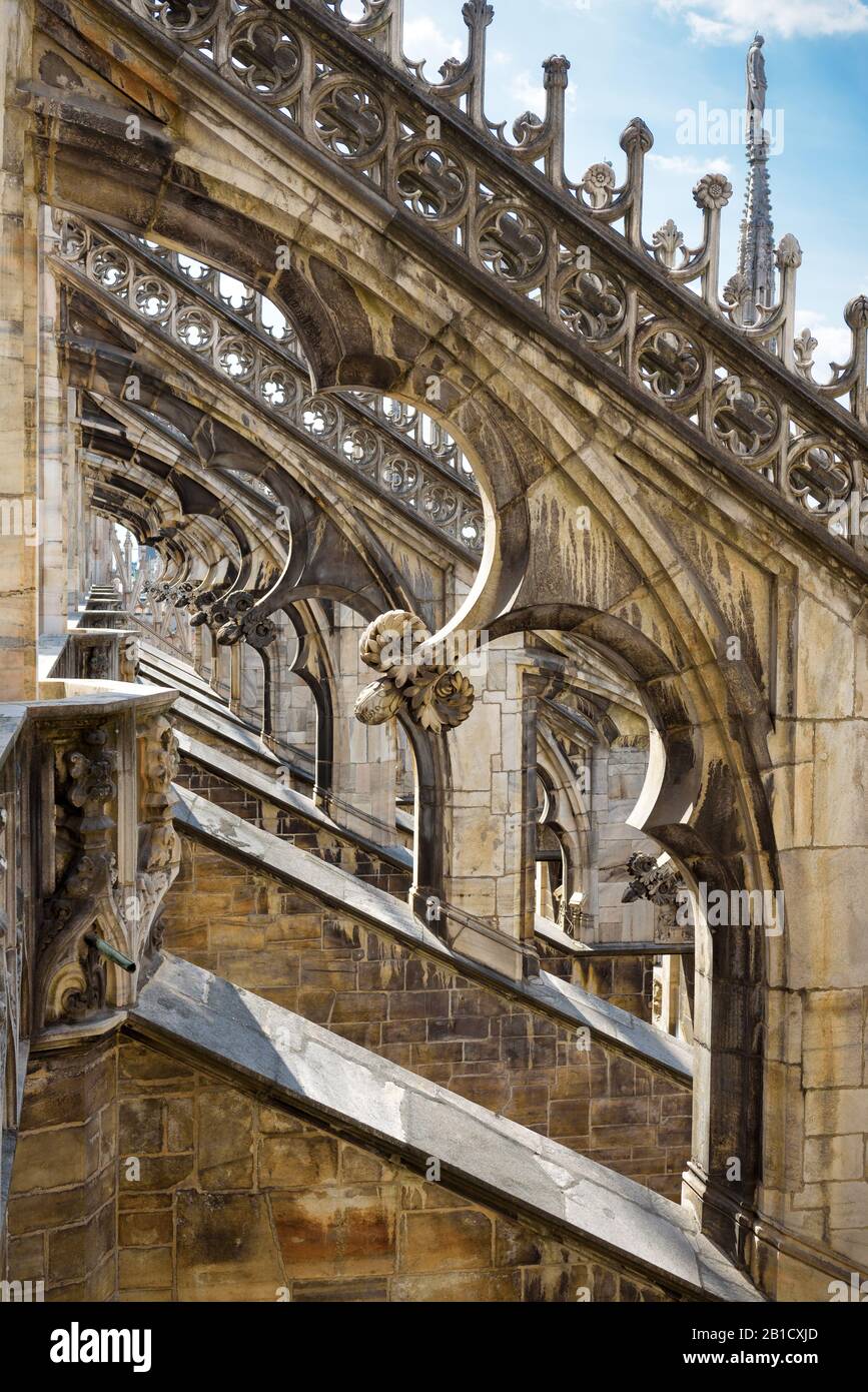 Le toit de la cathédrale de Milan (Duomo di Milano) à Milan, Italie. Le Duomo de Milan est la plus grande église d'Italie et la cinquième plus grande au monde. Banque D'Images