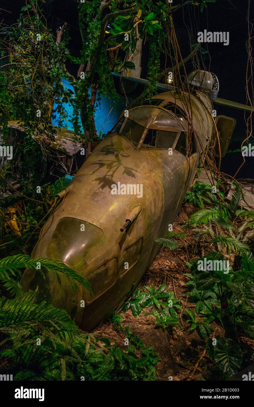 Un bombardier diorama Lockheed Hudson s'est écrasé, au Musée du patrimoine de l'aviation D'Omaka, dans la région de Marlborough, dans l'île du Sud de New Zealands. Banque D'Images