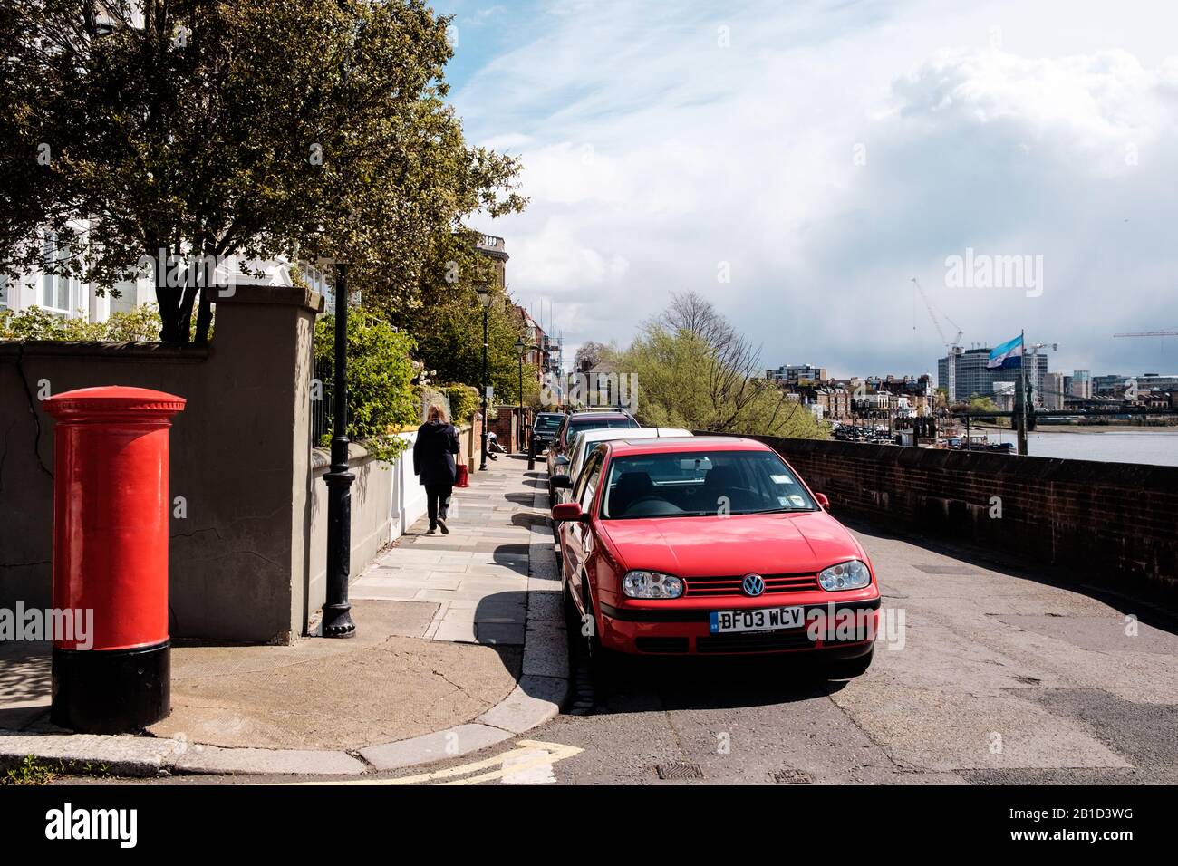 Scène de rue au Chiswick Mall, Londres, Angleterre Banque D'Images