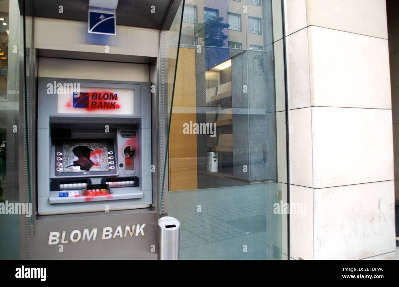 Détruit ATM dans le centre-ville de Beyrouth par des manifestants libanais Banque D'Images