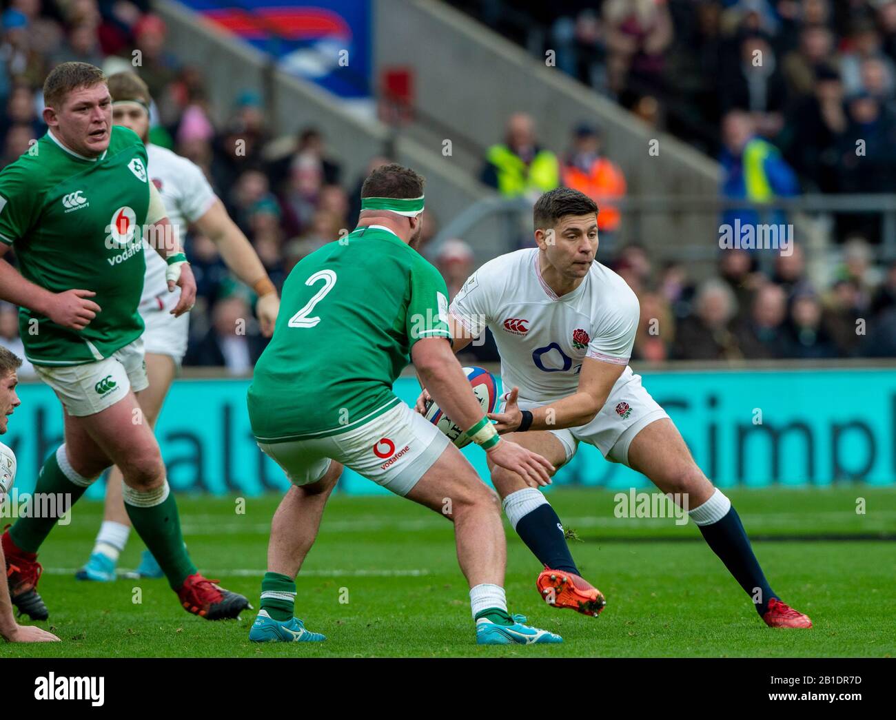 Twickenham, Angleterre, 23 février, Guinness Six Nations, International Rugby, Ben YOUNGS, à la recherche d'un tour de passe Rob HARENG, Angleterre contre Irlande, stade RFU, Royaume-Uni, [crédit obligatoire; Peter SPURRIER/Intersport Images] Banque D'Images