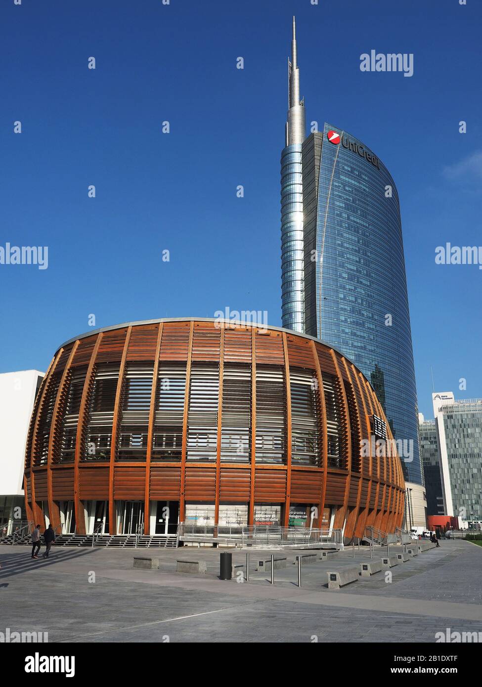 Italie, Lombardie, Milan, Place Gae Aulenti, Pavillon Unicredit Par L'Architecte Michele De Lucchi., Tour Unicredit Banque D'Images