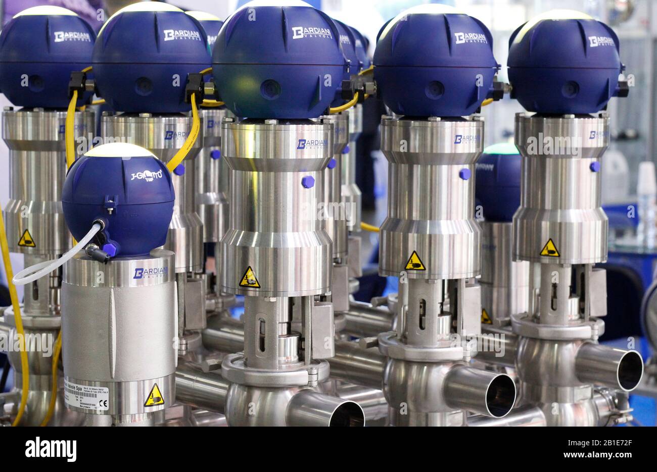 Moscou, RF, 02.20.2020: Vannes à utiliser dans les industries alimentaire, laitière, chimique et pharmaceutique. Vannes pour l'industrie alimentaire vanne À Deux sièges aseptique di Banque D'Images