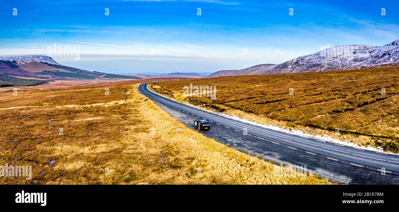 Antenne de la route R251 près du mont Errigal, la plus haute montagne de Donegal - Irlande. Banque D'Images