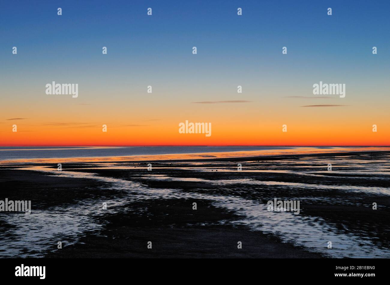 Mer des Wadden au coucher du soleil en hiver, Pays-Bas, Pays-Bas du Nord, de Cocksdorp Banque D'Images