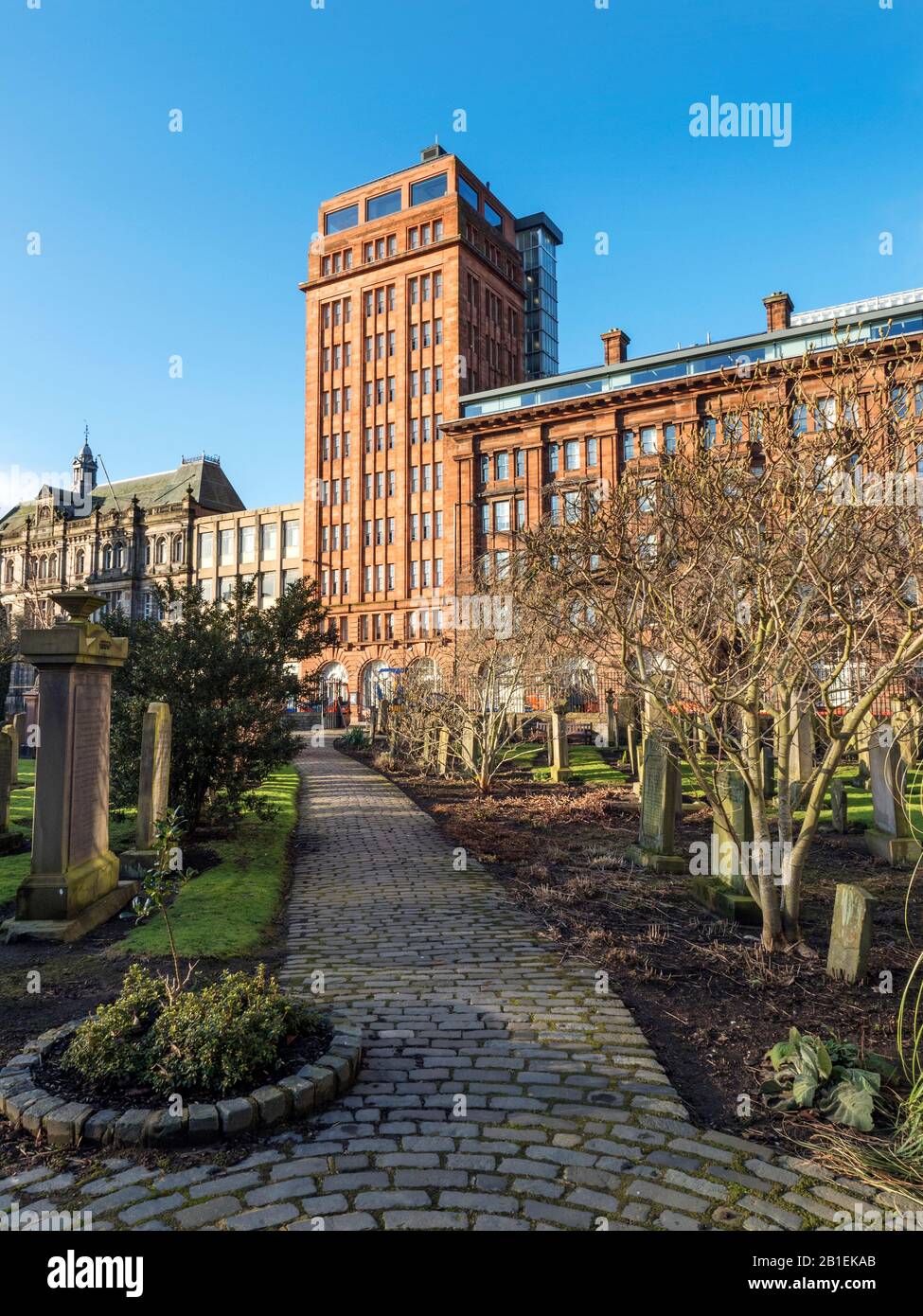 Bâtiment du bureau de courrier DC Thompson du lieu historique de sépulture Howff à Dundee, en Écosse Banque D'Images