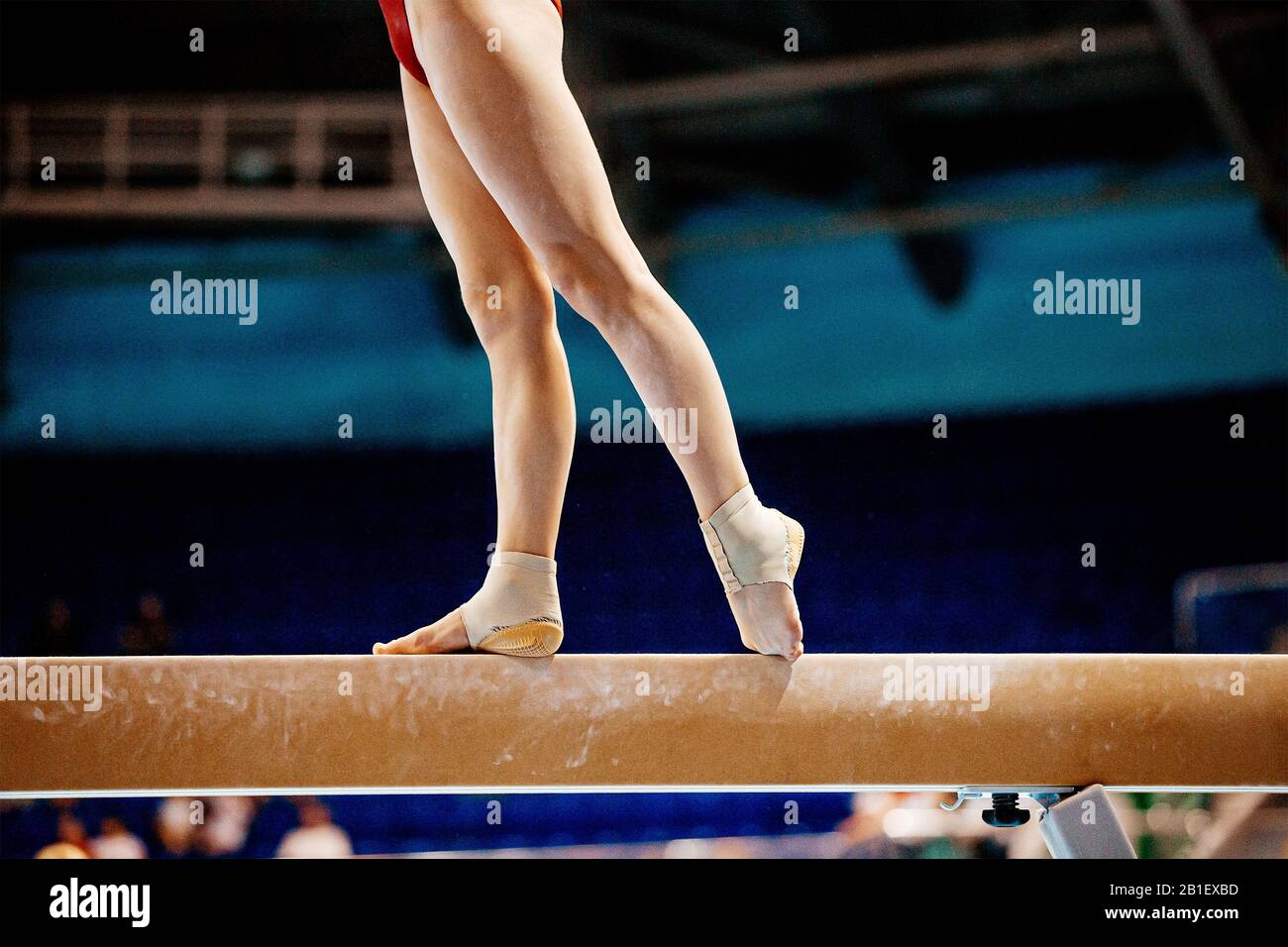 jambes femmes équilibre la gymnastique de faisceau dans les jeux d'été Banque D'Images