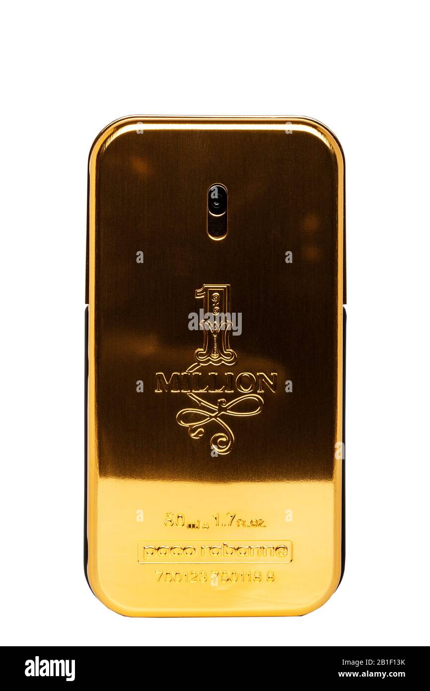 Un flacon de Millions d'hommes après-rasage de Paco Rabanne sur fond blanc Banque D'Images