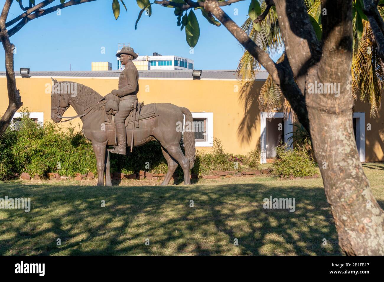 Statue d'officier de cavalerie sur la cour de la forteresse de Maputo utilisée comme musée, Mozambique Banque D'Images