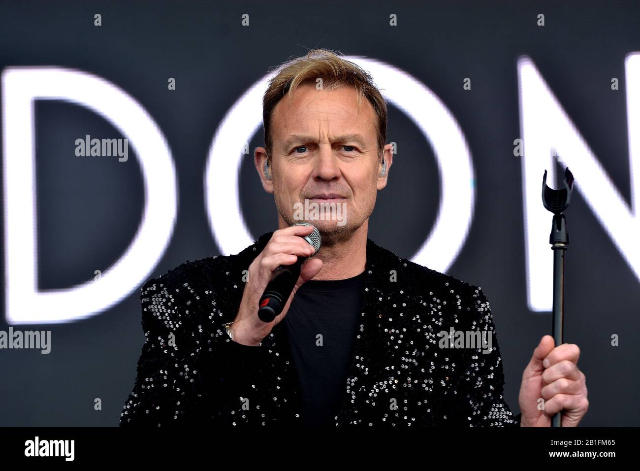 Jason Donovan préformant en direct sur scène au festival de musique 2019 Banque D'Images