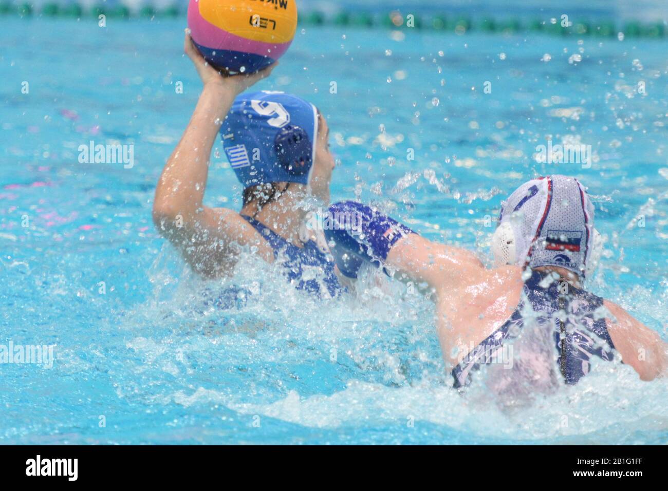Kirishi, région de Leningrad, Russie, 25 février 2020: La Russie bat la Grèce 12-9 dans le polo de l'eau des femmes de la Ligue mondiale Banque D'Images