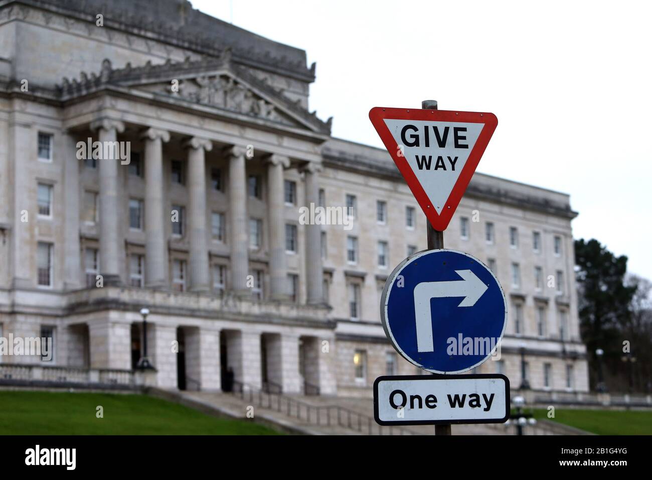 Les édifices du Parlement de Stormont sont représentés à Belfast le 25 janvier 2017. L'Irlande du Nord tiendra des élections anticipées le 2 mars 2017 dans le but de résoudre sa pire crise politique des années qui ont suivi l'effondrement de l'exécutif du partage du pouvoir le 16 janvier 2017. En vertu des règles du gouvernement de partage du pouvoir, qui a été créé dans le cadre du processus de paix, le 10 janvier 2107 démission du vice-premier ministre Martin Guinness, de Sinn Fein, a forcé le premier ministre Arlene Foster, du parti rival démocrate unioniste, à également démissionner. Photo/Paul McErlane (www.paulmcerlane.net) Banque D'Images