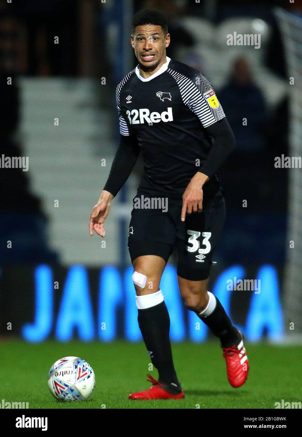 Curtis Davies, du comté de Derby, lors du match du championnat Sky Bet à Loftus Road, Londres. Banque D'Images