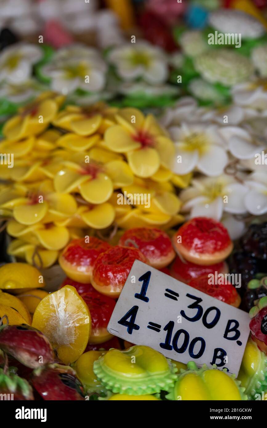 Savons décoratifs sculptés et en forme de fantaisie en vente une boutique  de souvenirs à Bangkok, thaïlande, asie Photo Stock - Alamy