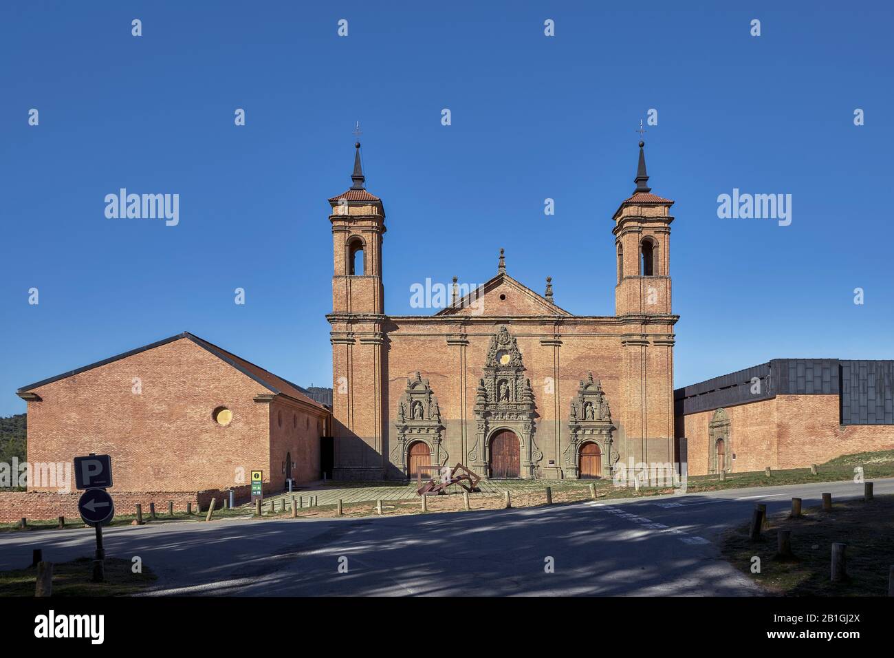 Extérieur du centre d'interprétation sur les ruines du nouveau monastère de San Juan de la Peña dans la municipalité de Jaca, Huesca, Aragon, Espagne, Europe Banque D'Images