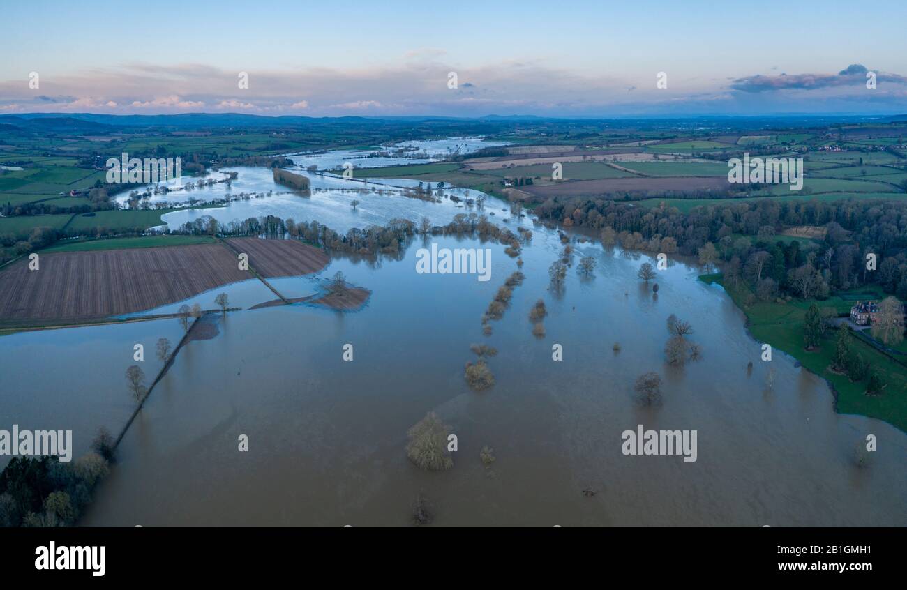 Vue aérienne des terres agricoles inondées - Rivière Severn der dans le Shropshire Banque D'Images