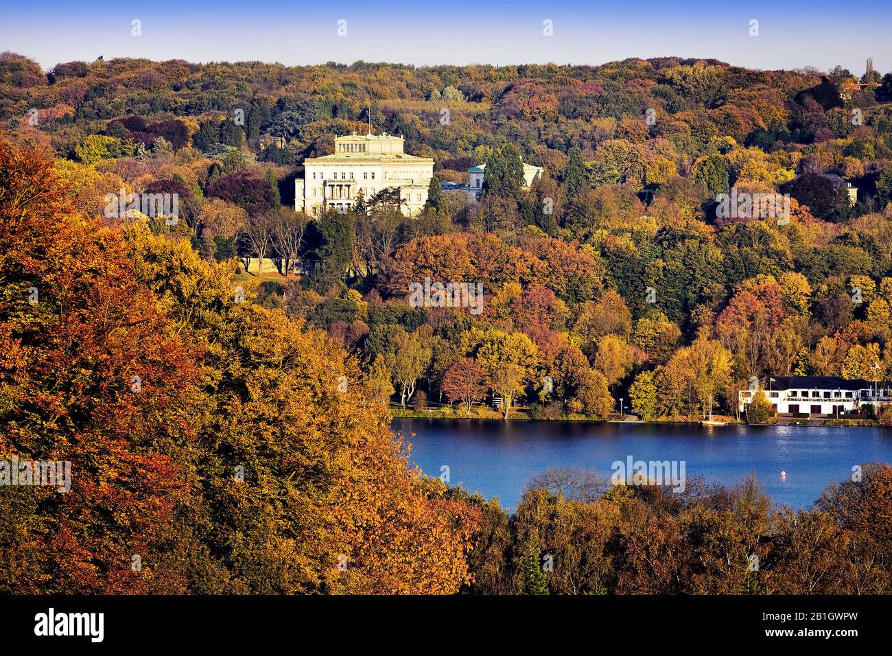 Villa Huegel Et Lac Baldeneysee En Automne, Allemagne, Rhénanie-Du-Nord-Westphalie, Région De La Ruhr, Essen Banque D'Images