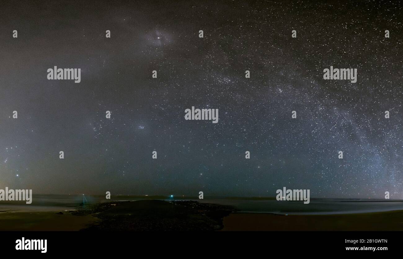 Ciel étoilé au-dessus de Den Helder en hiver, Pays-Bas, Den Helder Banque D'Images