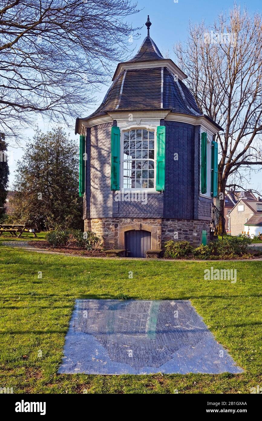 Maison historique de jardin rococo au printemps, Allemagne, Rhénanie-du-Nord-Westphalie, Bergisches Land, Radevormwald Banque D'Images