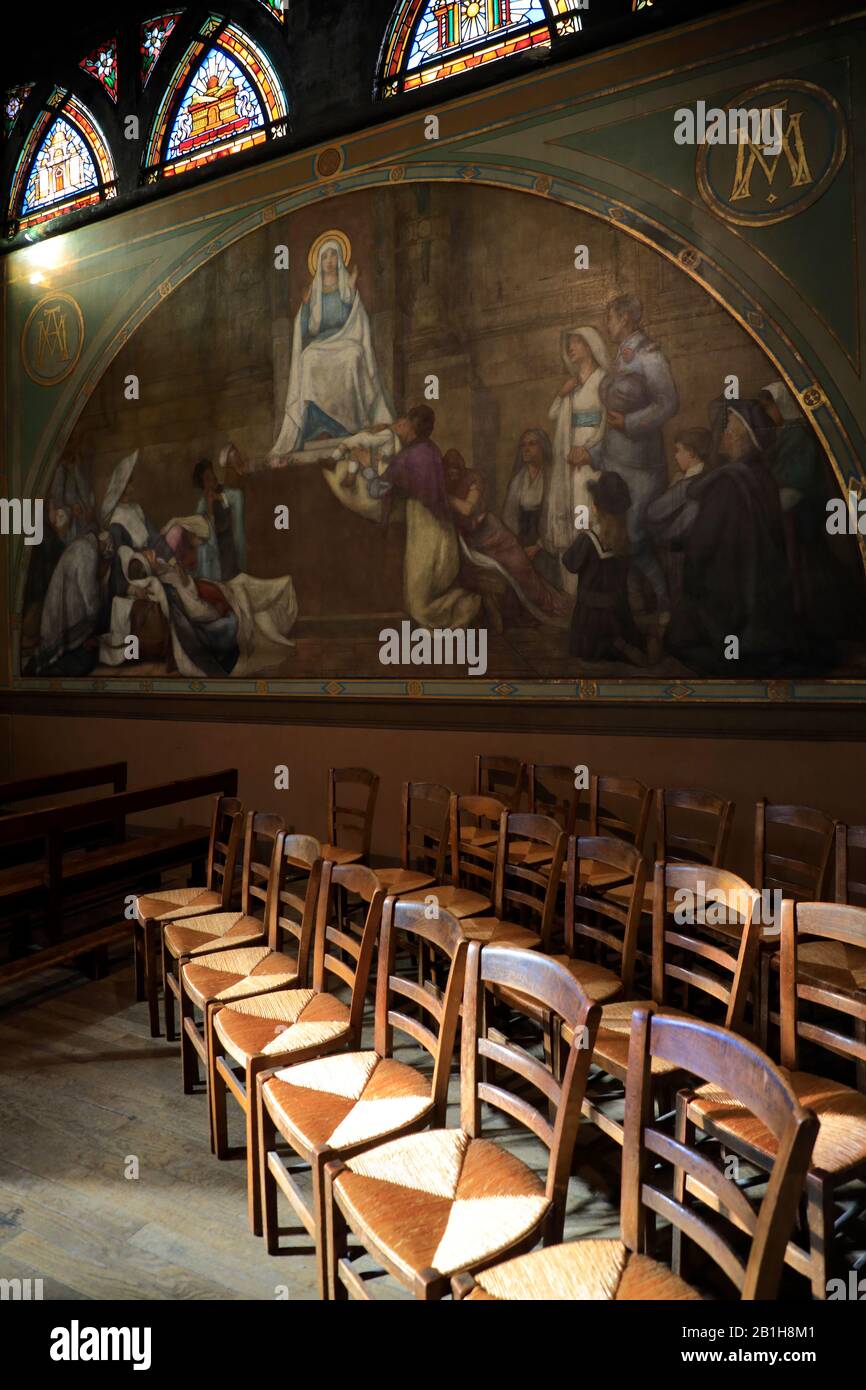 Vue intérieure avec murale religieuse à l'intérieur de l'église Saint Jean de Montmartre ou église Saint-Jean de Montmartre à Montmartre.Paris.France Banque D'Images