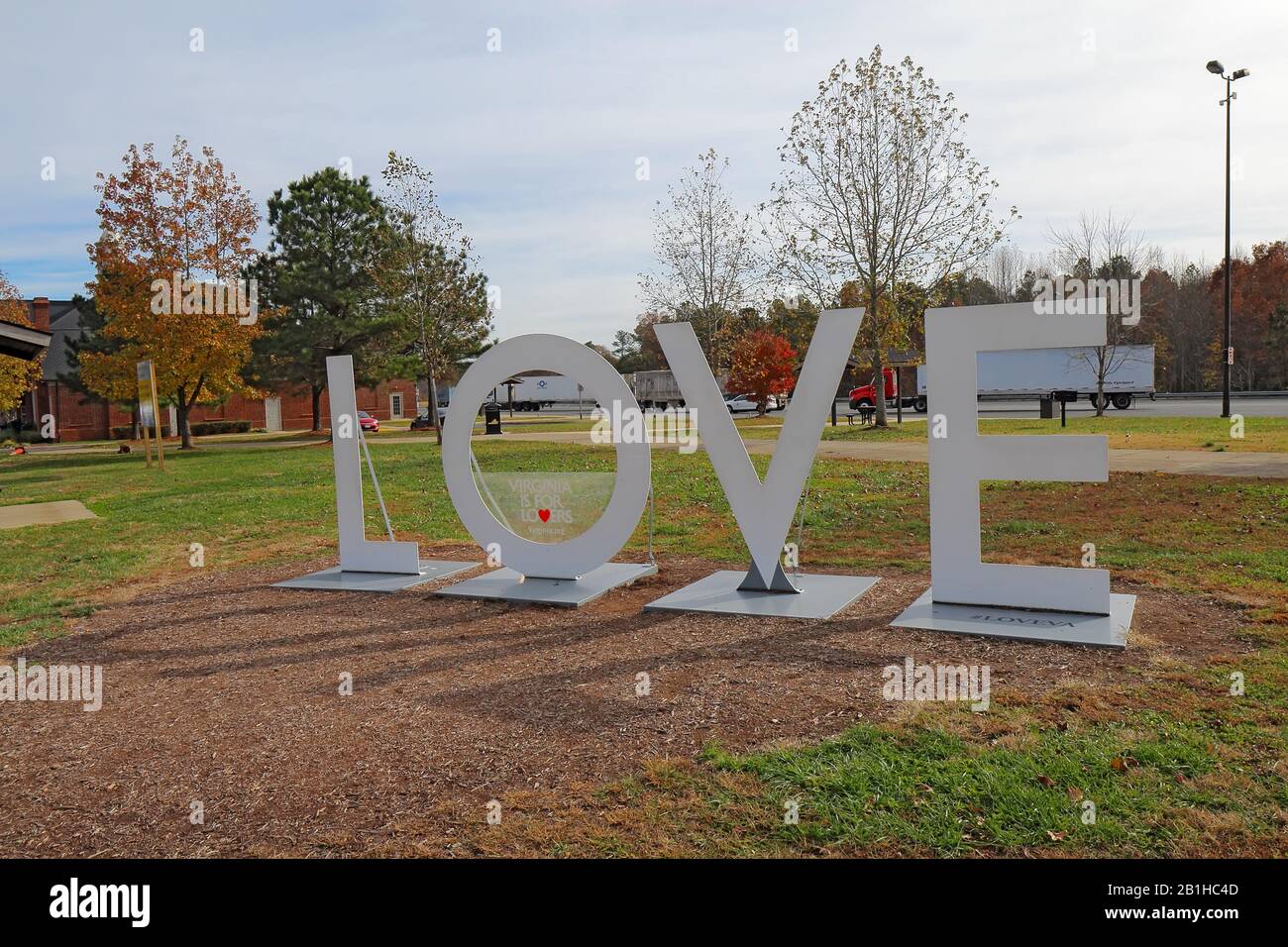 Panneau d'amour sculpture à l'extérieur du centre d'accueil de Virginie dans la partie ouest de l'état à la sortie de l'Interstate 64 Banque D'Images