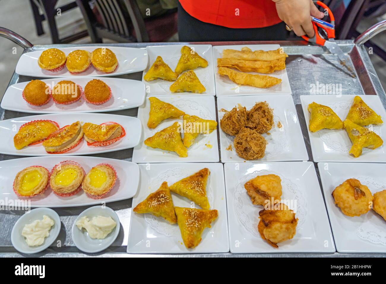 Hong Kong tartelettes oeufs frits et boulettes en restaurant dimsum Banque D'Images