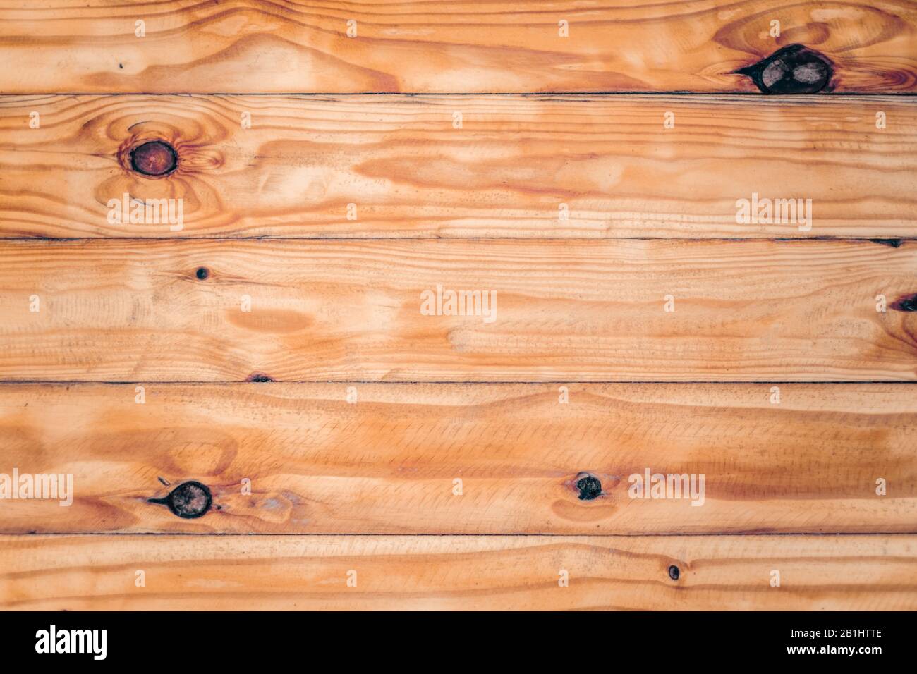 Texture bois brun foncé avec motif à rayures naturelles pour le fond, surface en bois pour ajouter du texte ou des travaux d'art décoration design Banque D'Images