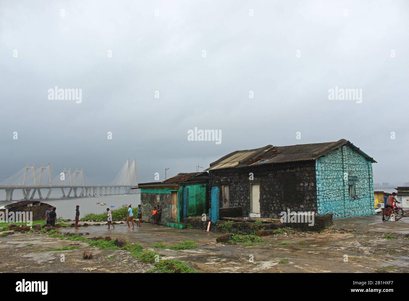8 Septembre 2019, Mumbai, Maharashtra, Inde. Ancienne maison près de Bandra Worli mer link Banque D'Images