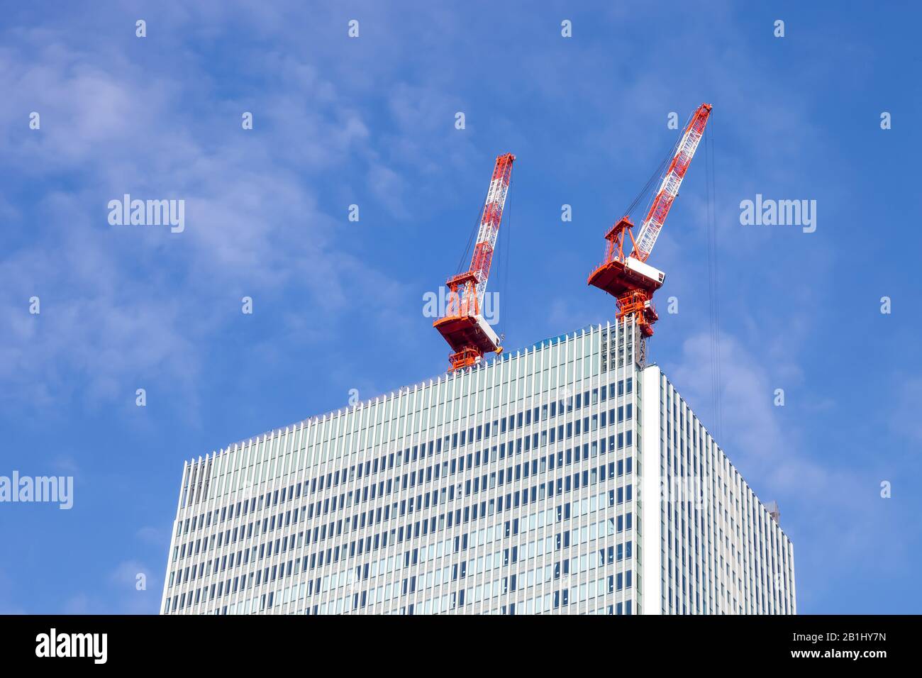 Grue de travail dans le ciel., site de construction. Banque D'Images