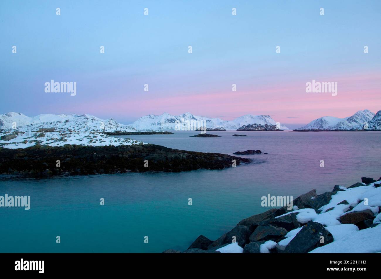 Archipel norvégien après le coucher du soleil Banque D'Images
