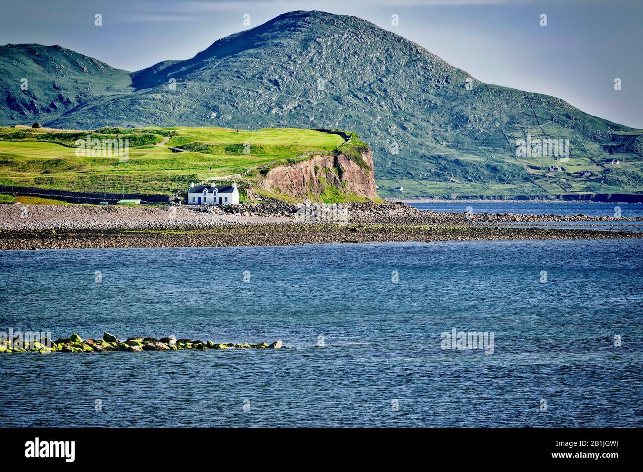 Maison éloignée sur la magnifique côte de l'Irlande, l'Irlande Banque D'Images