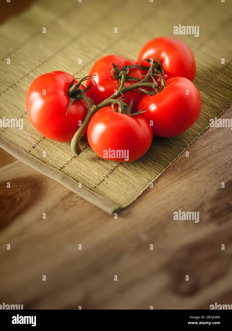 Tomates encore en vie, Allemagne Banque D'Images