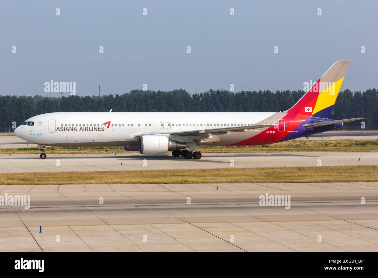 Beijing, Chine – 2 octobre 2019 : avion Boeing 767-300 d'Asiana Airlines à l'aéroport de Beijing Capital (PEK) en Chine. Boeing est un avion américain ma Banque D'Images