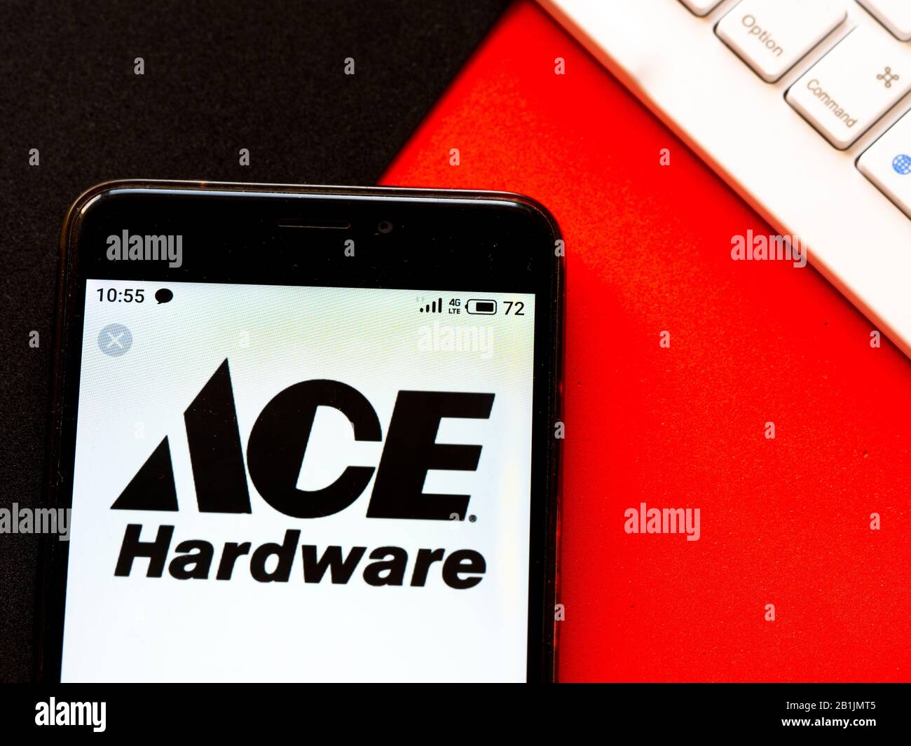 Dans cette illustration photo, le logo Ace Hardware s'affiche sur un smartphone. Banque D'Images