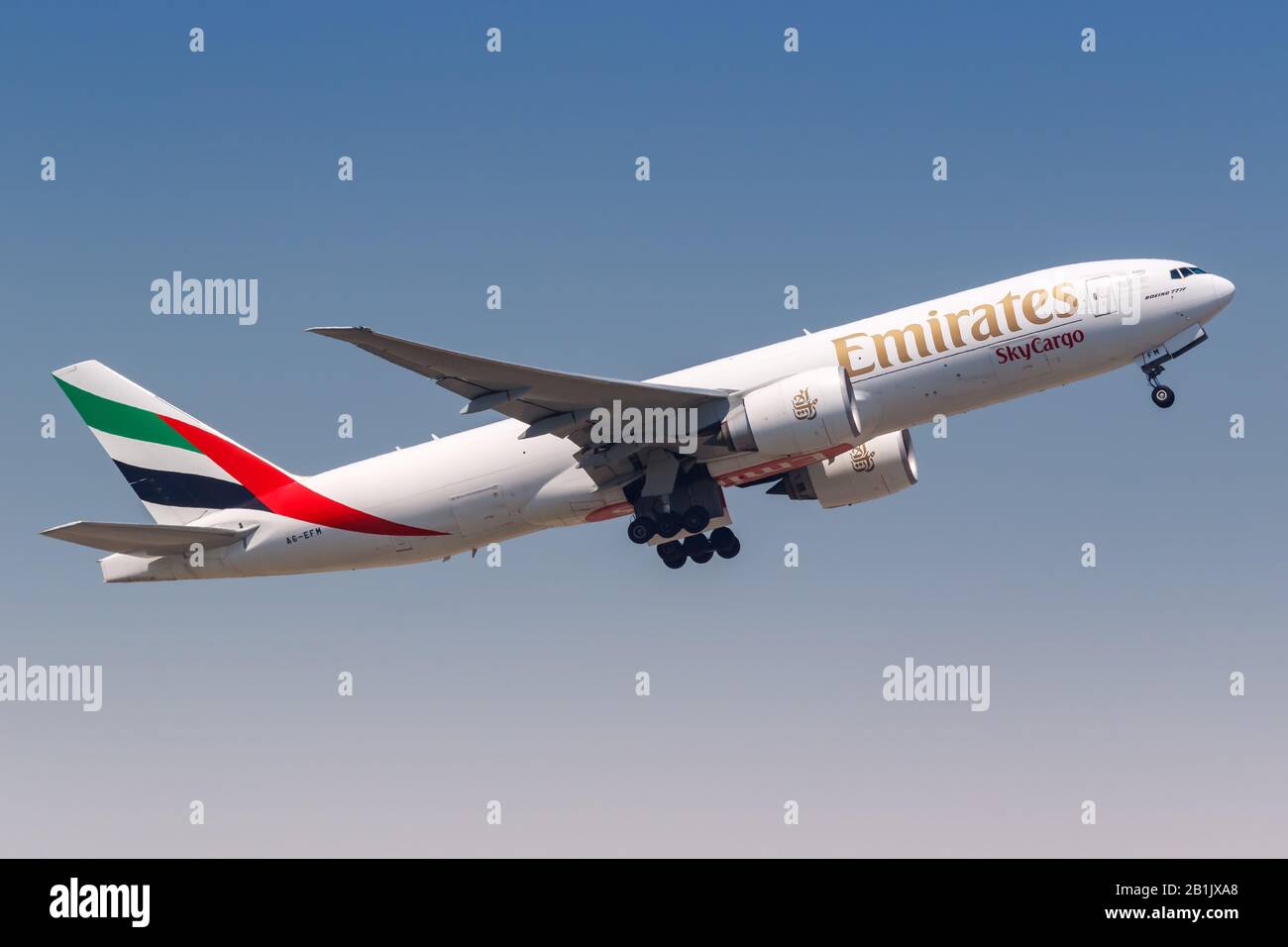 Hong Kong, Chine – 20 septembre 2019 : Emirates SkyCargo Boeing 777-F avion à l'aéroport de Hong Kong (HKG) en Chine. Boeing est un aviateur américain Banque D'Images