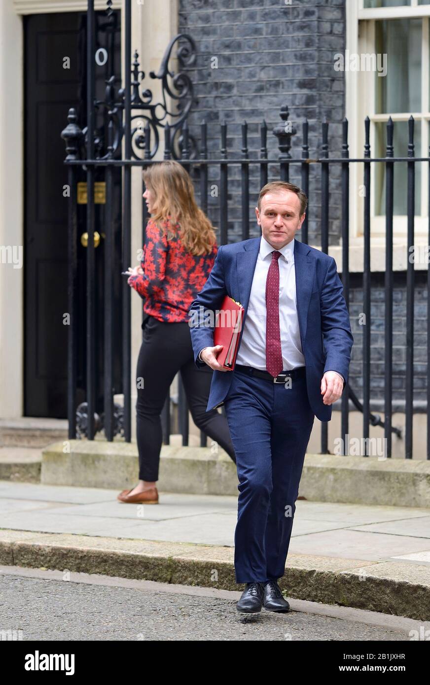 George Ejustice MP (Secrétaire d'État à l'environnement, à l'alimentation et aux affaires rurales) quitte une réunion à Downing Street, le 25 février 2020 Banque D'Images