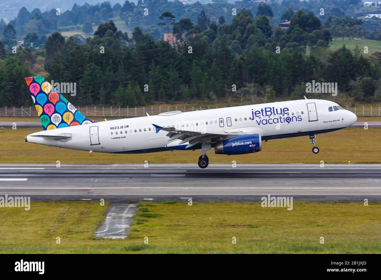 Medellin, Colombie – 27 janvier 2019 : avion JetBlue Airbus A320 à l'aéroport de Medellin (MDE) en Colombie. Airbus est un constructeur européen d'avions Banque D'Images